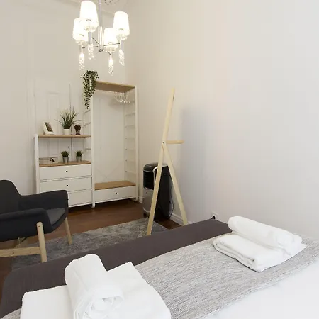 Apartment Downtown Classic By Homing